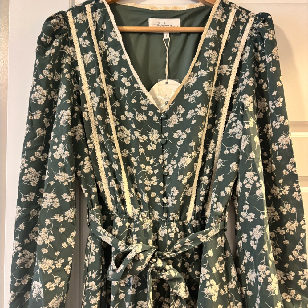 Chic Floral Midi Dress in Green - Picture 5 of 5